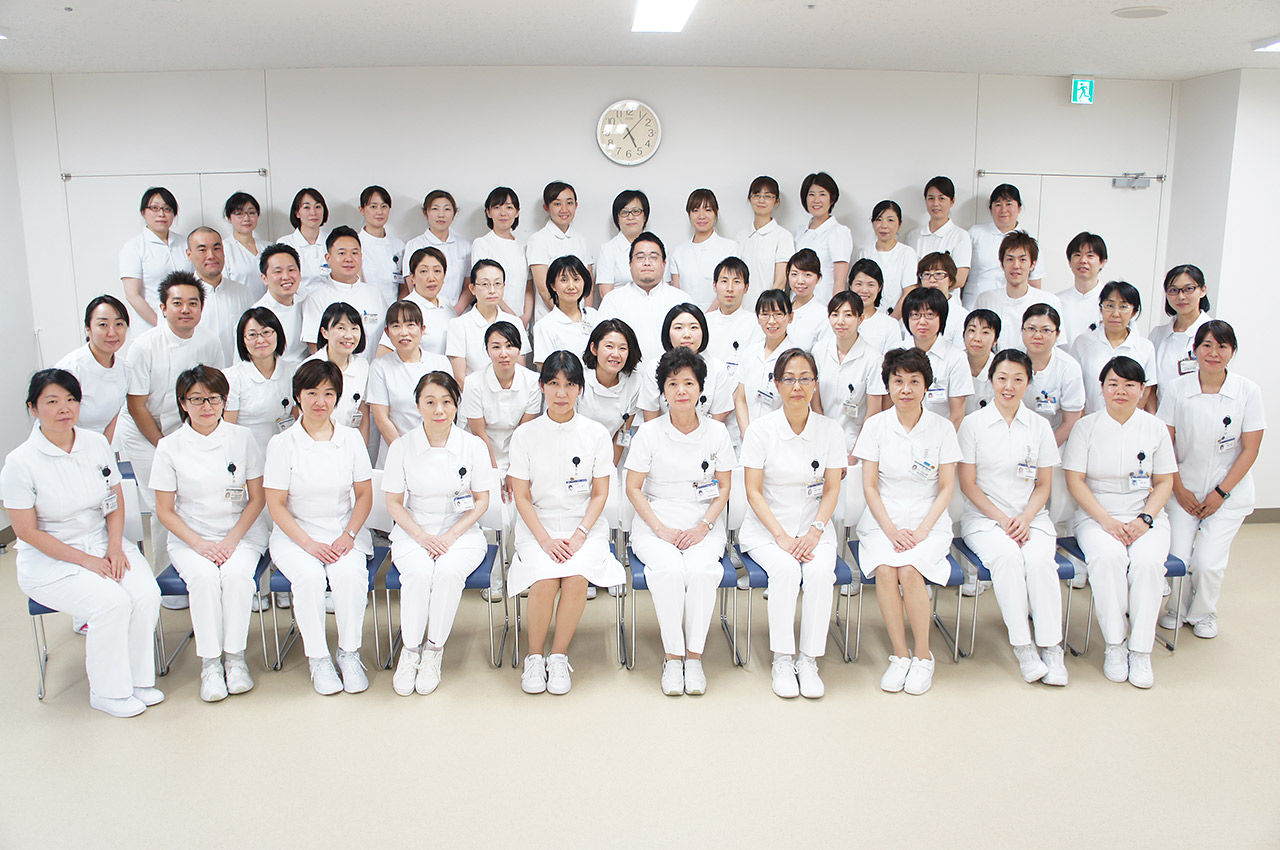 専門看護師（以下、CNS）8領域36名、認定看護師（以下、CN）16領域45名