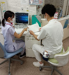 ▲病棟での薬剤師デスクの様子