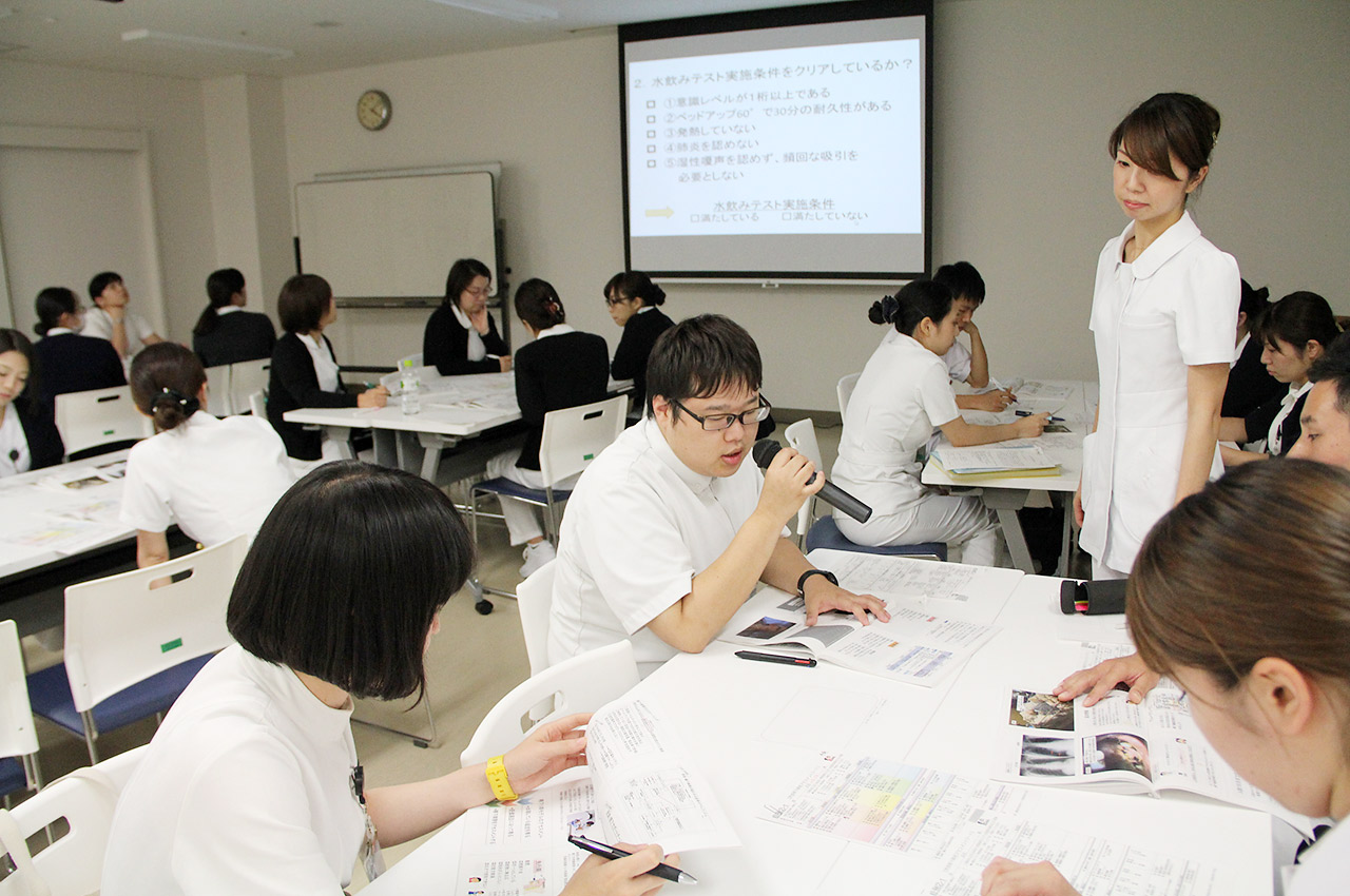 「安全においしく食べたい！実践　摂食嚥下障害アセスメント」研修の様子2