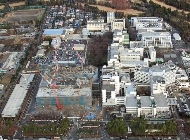平成24年12月 新病院の建物は、あと1年で完成します。