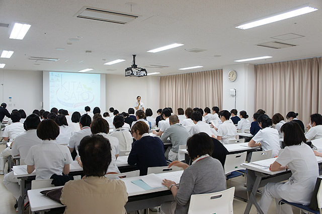 2015年度CNS・CNグループの活動報告の様子