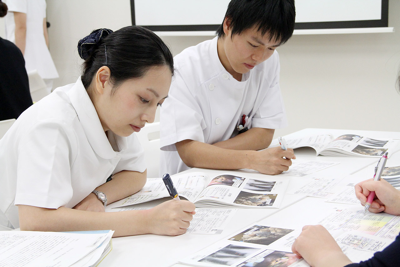 「安全においしく食べたい！実践　摂食嚥下障害アセスメント」研修の様子4